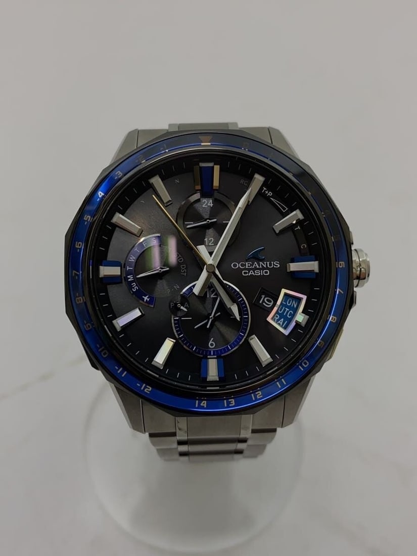 Casio Oceanus OCW-G2000 Men's Wristwatch: Casio Oceanus OCW-G2000 Men's Wristwatch This CASIO OCEANUS OCW-G2000 men's wristwatch is crafted in Japan and designed for precision and style. It features a robust case with minimal signs of wear, m