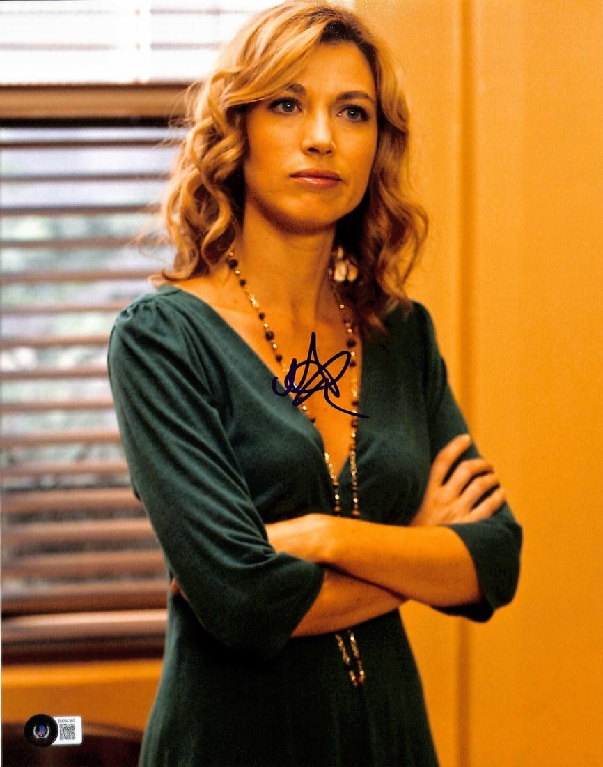 Natalie Zae Signed 11x14 Photo as Winona Hawkins Justified Beckett Authenticated: Natalie Zae Signed 11x14 Photo as Winona Hawkins Justified Beckett Authenticated This is a signed 11x14 photograph featuring actress Natalie Zae as Winona Hawkins from the acclaimed TV series Justifie