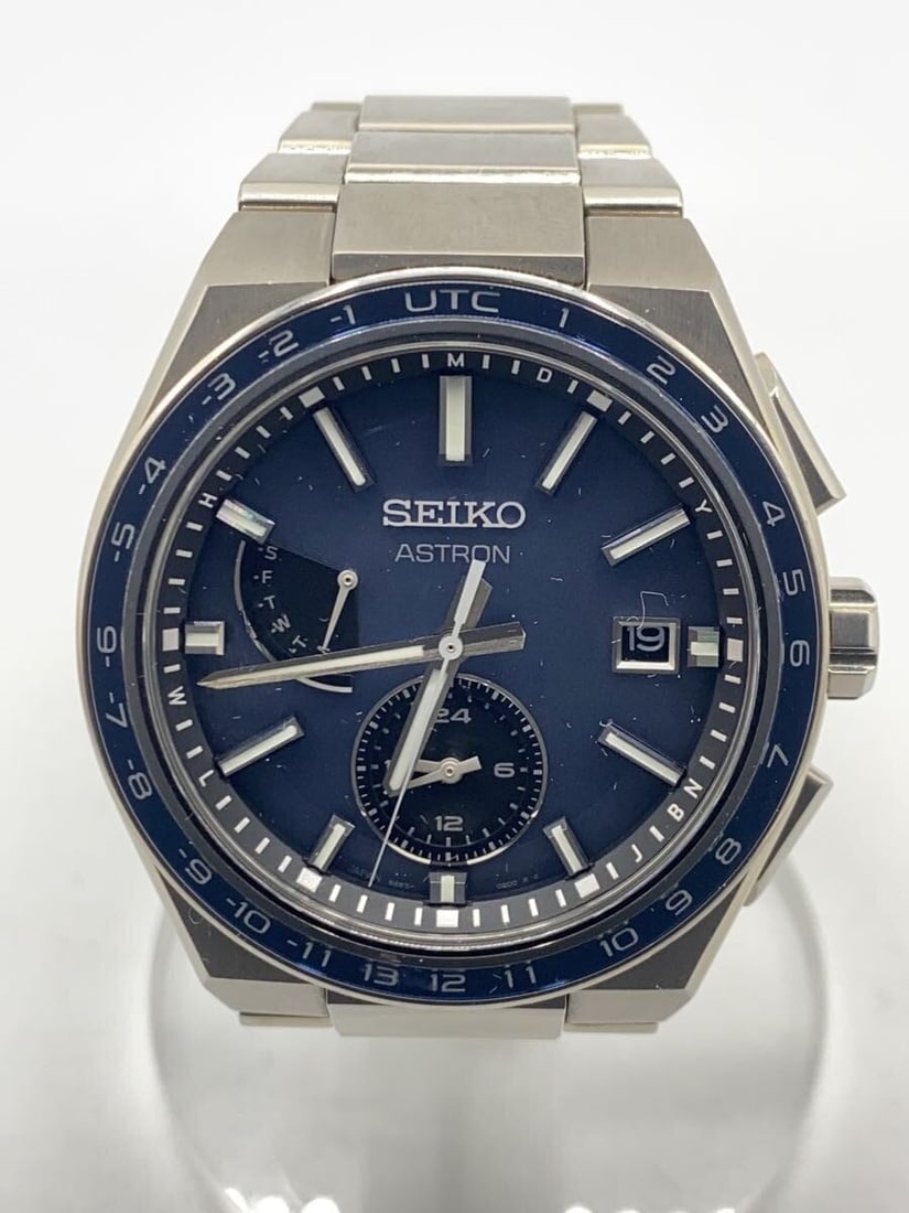 Seiko Astron Nexter SBXY037 Men's Wristwatch: Seiko Astron Nexter SBXY037 Men's Wristwatch This Seiko Astron Nexter SBXY037 is a men's wristwatch from Japan, featuring a round case and a classic design. The watch shows slight signs of use and is 