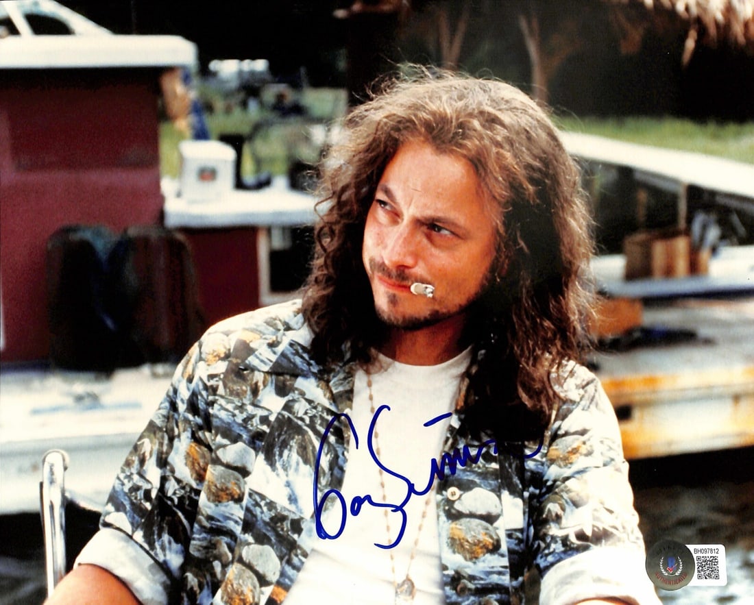 Gary Sinise Signed 8x10 Forrest Gump Photo Beckett Certified: Gary Sinise Signed 8x10 Forrest Gump Photo Beckett Certified This authentic 8x10 photograph features the signature of Gary Sinise, renowned for his portrayal of "Lieutenant Dan Taylor" in the iconic f