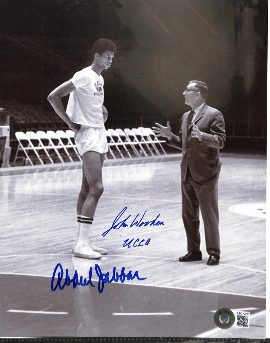 John Wooden Kareem Abdul-Jabbar Signed 8x10 Photo Beckett LOA: John Wooden Kareem Abdul-Jabbar Signed 8x10 Photo Beckett LOA Celebrate the legacy of basketball with this autographed 8x10 black and white photograph featuring the iconic duo of Kareem Abdul-Jabbar a