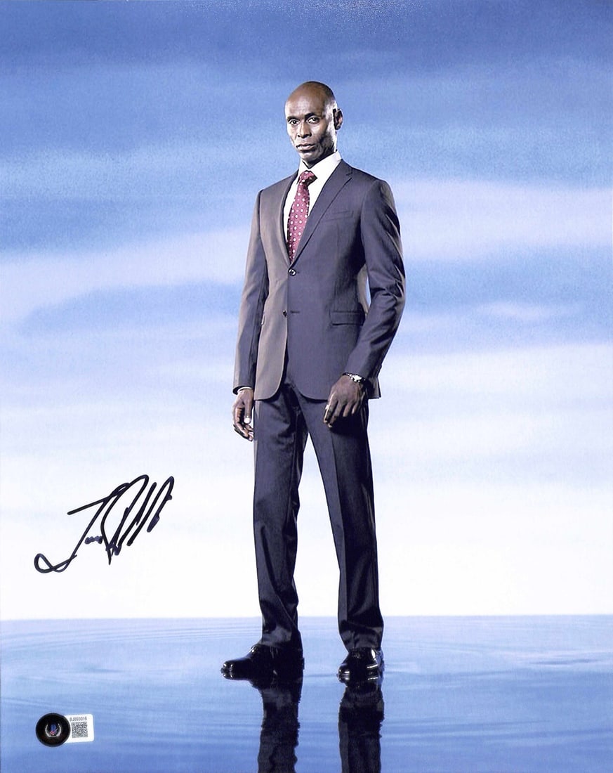 Lance Reddick Signed 11x14 Photograph Beckett Authenticated: Lance Reddick Signed 11x14 Photograph Beckett Authenticated This autographed 11x14 photograph features Lance Reddick, renowned for his role as "Cedric Daniels" in the acclaimed HBO series The Wire. Th