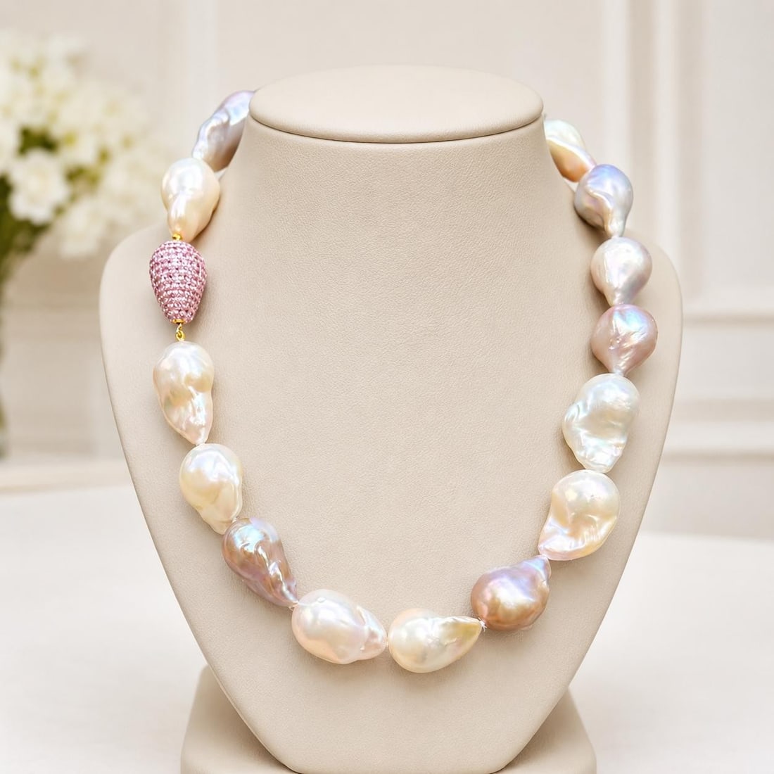Yvel Baroque Pearl Strand Necklace 20in 17-18k Gold Sapphire Clasp: Yvel Baroque Pearl Strand Necklace 20in 17-18k Gold Sapphire Clasp Elegant YVEL large baroque pearl strand necklace featuring genuine cultured freshwater pearls with excellent luster and a solid yello