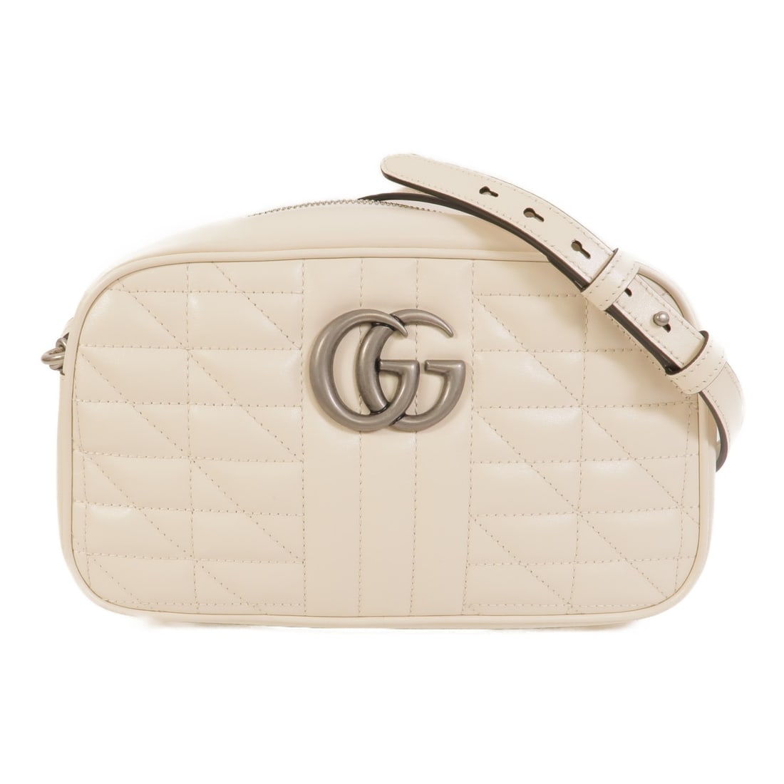 Gucci 447632 GG Marmont white calfskin shoulder bag: Gucci 447632 GG Marmont white calfskin shoulder bag A GUCCI GG Marmont shoulder bag in white calfskin leather with silver hardware. The bag features a compact silhouette with one open interior pocket 