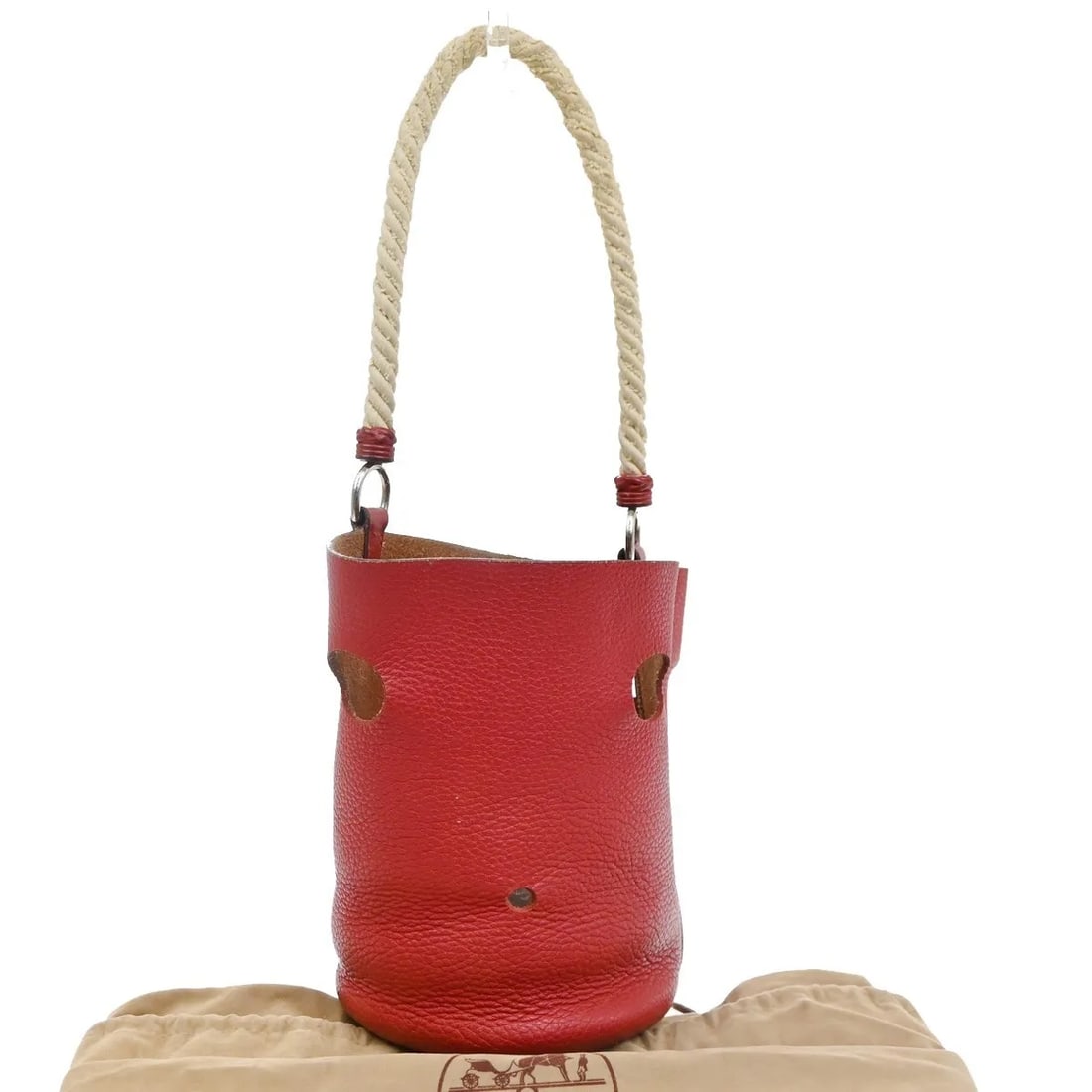 Hermes Mangeoire Red Leather Handbag 26cm France: Hermes Mangeoire Red Leather Handbag 26cm France Hermes Mangeoire in red Taurillon Clemence leather. This women's bag is made in France and is presented in good condition, with light wear noted throug