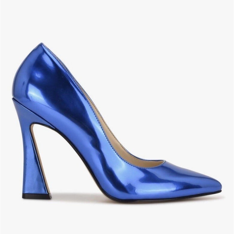 Nine West Trendz Blue Pointy Toe Pumps 5.5M Block Heel: Nine West Trendz Blue Pointy Toe Pumps 5.5M Block Heel Step into elegance with these NINE WEST Women's Trendz Tapered Heel Pointy Toe Dress Pumps in a stunning medium blue color. Designed for both sty