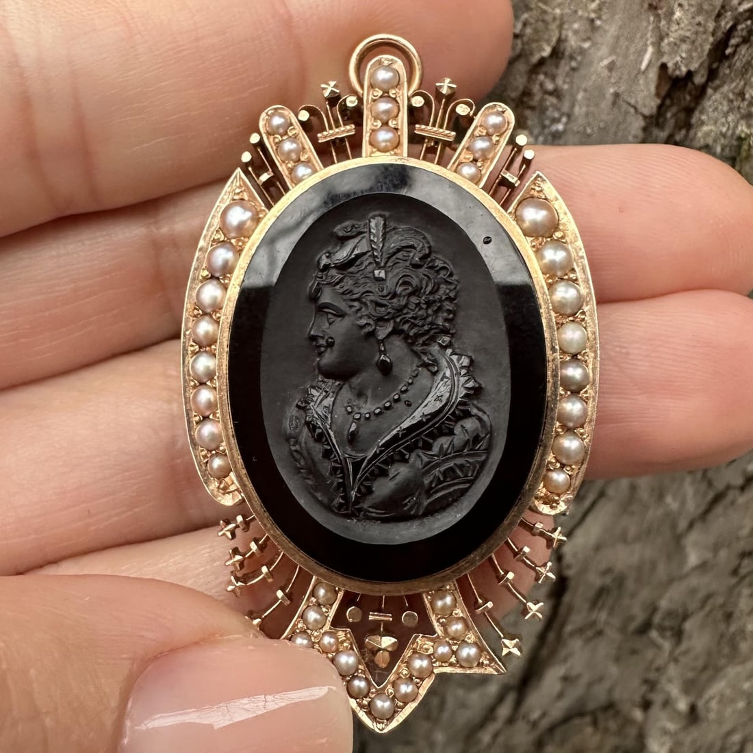 Victorian Gold Cameo Hardstone Seed Pearl Pendant Brooch: Victorian Gold Cameo Hardstone Seed Pearl Pendant Brooch This exquisite antique Victorian pendant brooch features a magnificent gold cameo crafted in solid 10-14k rosy yellow gold. The centerpiece sho