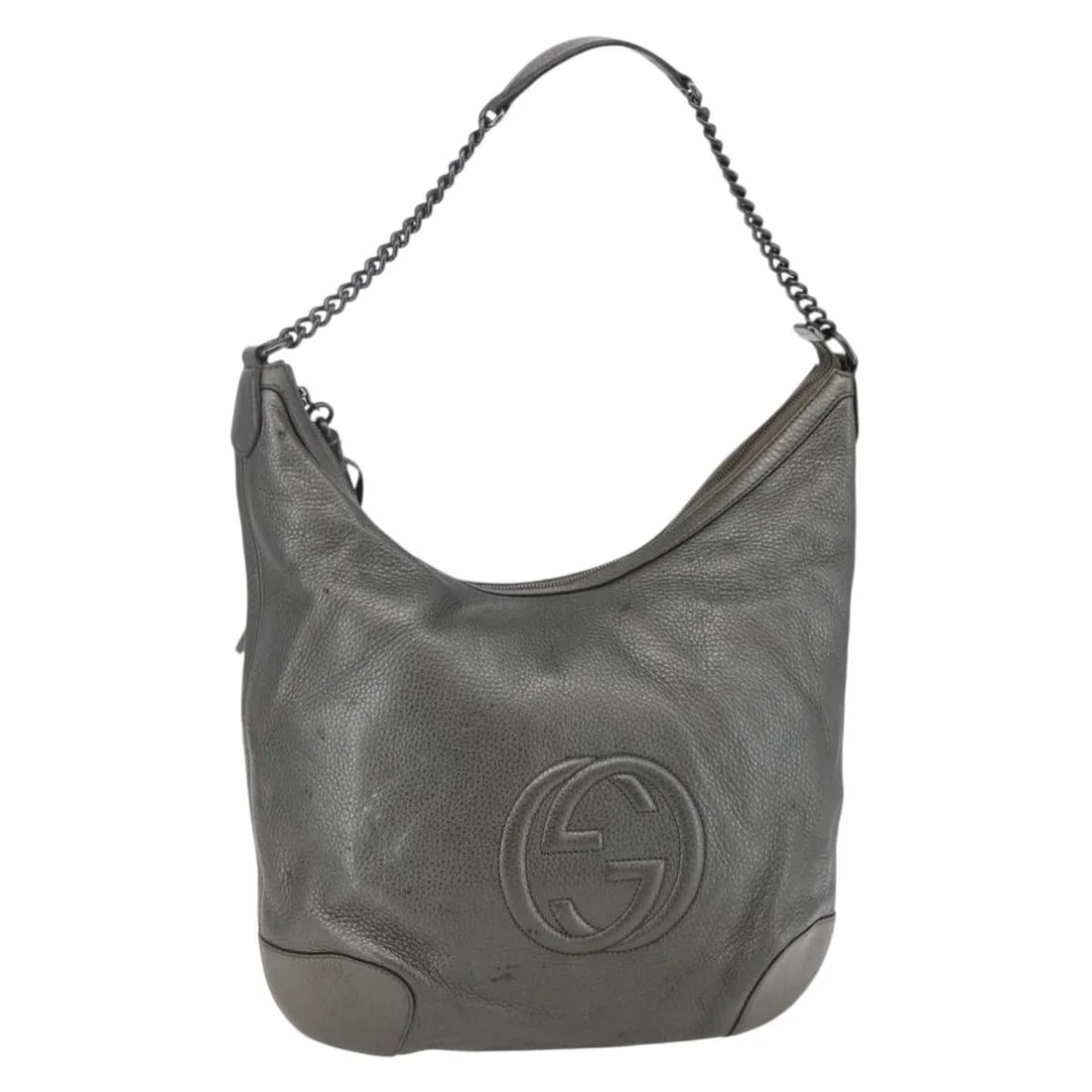 Silver Leather Soho Chain Shoulder Bag by Gucci: Silver Leather Soho Chain Shoulder Bag by Gucci This pre-owned Gucci Soho Chain Hobo shoulder bag is crafted from silver leather and designed for women. The bag features a chain shoulder strap and met