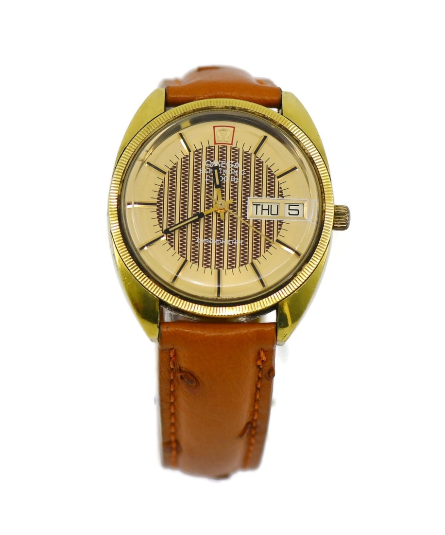 Omega Electronic Two Tone Stainless Steel Watch Ref 198.0045: Omega Electronic Two Tone Stainless Steel Watch Ref 198.0045 Experience the elegance of the Omega Electronic Two Tone Stainless Steel Watch, reference 198.0045. This pre-owned wristwatch features a 35