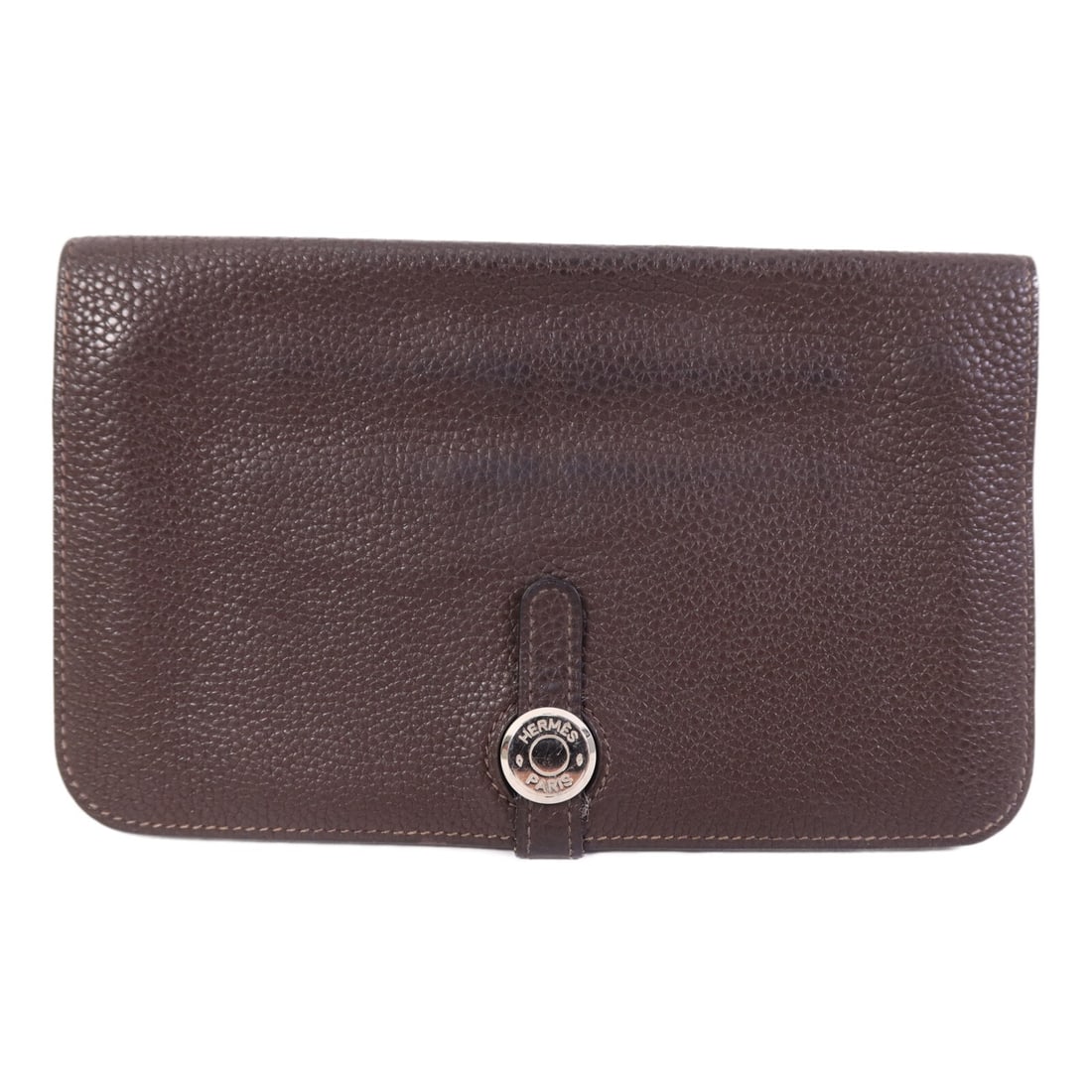 Hermes Dogon GM bifold wallet brown Taurillon Clemence calfskin PHW: Hermes Dogon GM bifold wallet brown Taurillon Clemence calfskin PHW Hermes PHW Dogon GM long box wallet in brown Taurillon Clemence leather with calfskin trim. It is a long wallet design with a flap, 