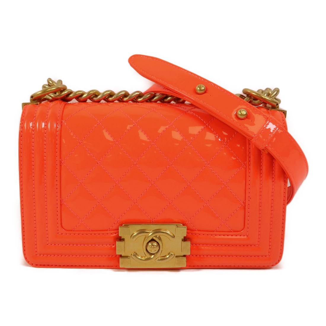 Patent Leather Chain Shoulder Bag Chanel Boy 20 A67085 Orange: Patent Leather Chain Shoulder Bag Chanel Boy 20 A67085 Orange CHANEL CC GHW Boy 20 Chain Shoulder Bag in orange patent leather. This shoulder bag is identified by model number A67085 and features a ch