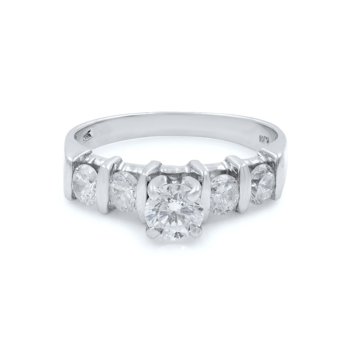Rachel Koen 14K White Gold 0.86ct Round Diamond Engagement Ring Size 7: Rachel Koen 14K White Gold 0.86ct Round Diamond Engagement Ring Size 7 This exquisite Rachel Koen engagement ring is elegantly crafted in 14K white gold. It showcases a stunning round cut diamond at i