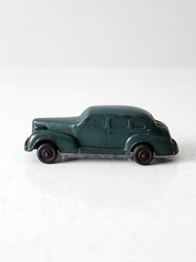 Vintage Auburn Rubber Company 1930s Oldsmobile Toy Car Forest Green: Vintage Auburn Rubber Company 1930s Oldsmobile Toy Car Forest Green This vintage Auburn Rubber Company toy car, dating back to the 1930s, features a charming Oldsmobile style design. The car is finish