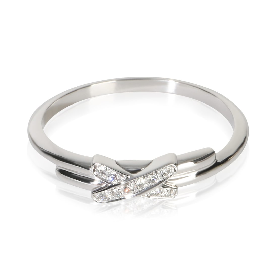 Chaumet Jeux de Liens 18k White Gold Diamond Ring Size 7: Chaumet Jeux de Liens 18k White Gold Diamond Ring Size 7 A pre-owned Chaumet Jeux de Liens ring in white gold with diamond accents. The ring is a women's size 7 piece from France, presented with its o