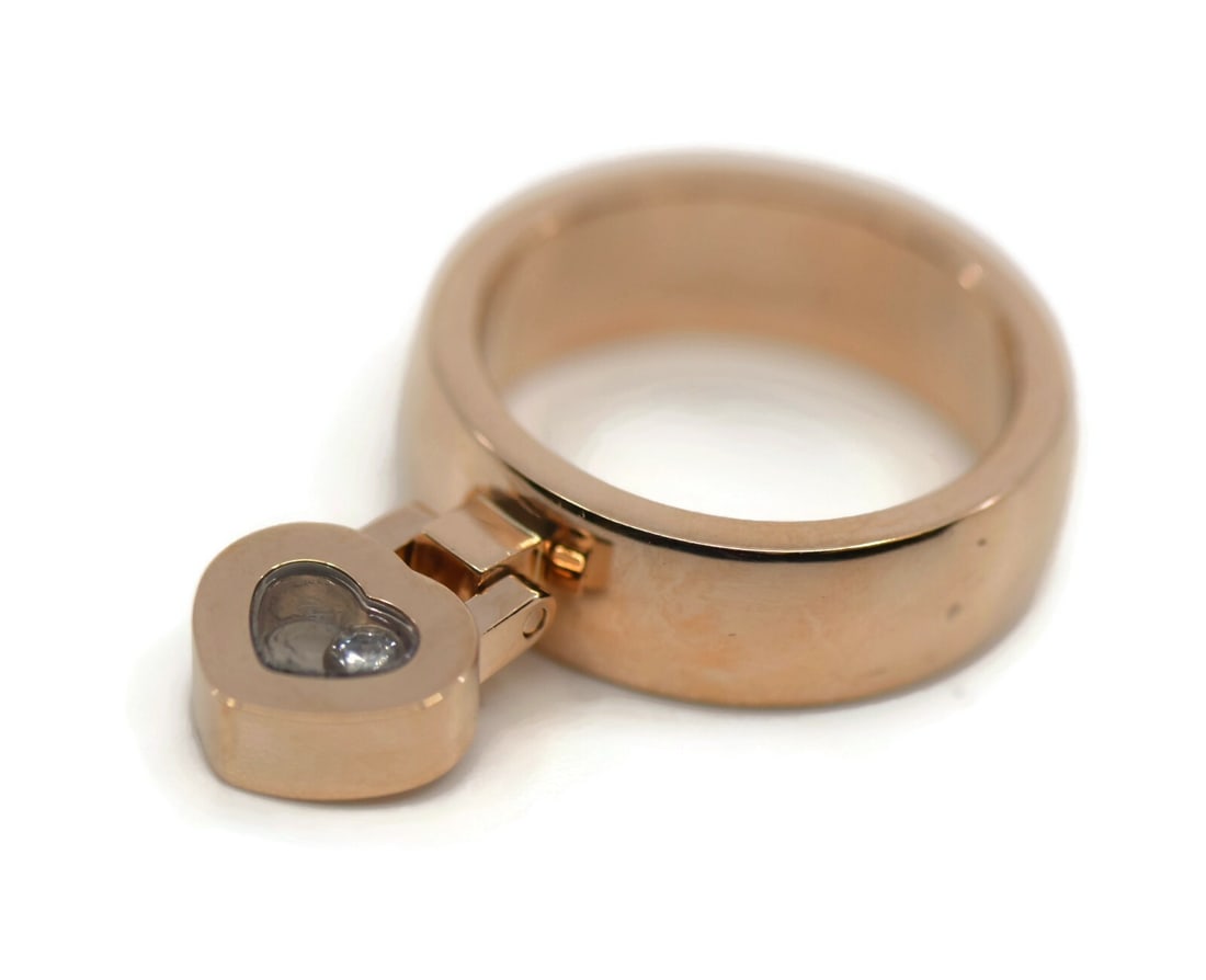 Chopard Happy Diamond Ring in 18K Rose Gold Size 6: Chopard Happy Diamond Ring in 18K Rose Gold Size 6 This Chopard Happy Diamond ring features an elegant design crafted from 18K rose gold. The ring is adorned with a diamond and is sized for a US ring 