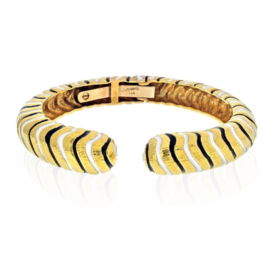 David Webb 1980s Platinum 18K Gold Black White Enamel Bangle Bracelet: David Webb 1980s Platinum 18K Gold Black White Enamel Bangle Bracelet This exquisite bangle bracelet showcases a stunning design by David Webb, elegantly crafted from a combination of platinum and 18K