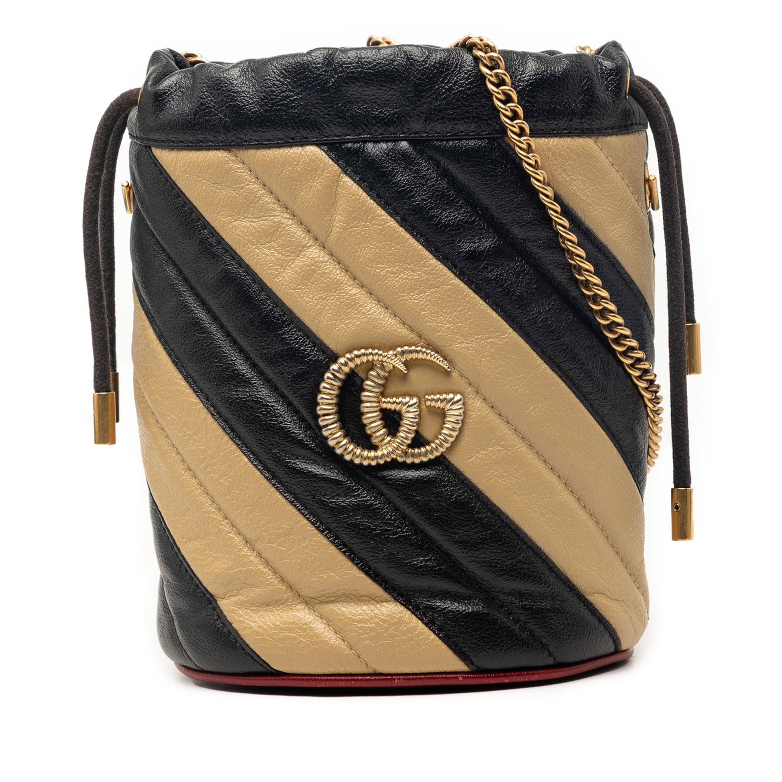 Gucci GG Marmont beige leather bucket bag chain strap: Gucci GG Marmont beige leather bucket bag chain strap This Gucci Mini GG Marmont Matelasse Diagonal Leather Torchon Bucket Bag features a quilted leather body, a chain link strap, a drawstring closure