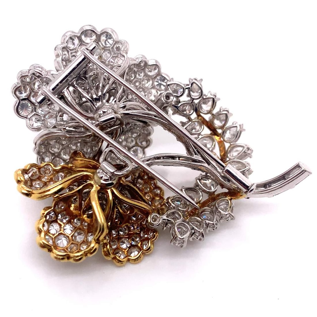 Platinum 18K Yellow Gold Diamond Floral Brooch 198 Diamonds 17.25 Ct: Platinum 18K Yellow Gold Diamond Floral Brooch 198 Diamonds 17.25 Ct This stunning brooch features an exquisite floral design crafted from a combination of platinum and 18K yellow gold. It is adorned 