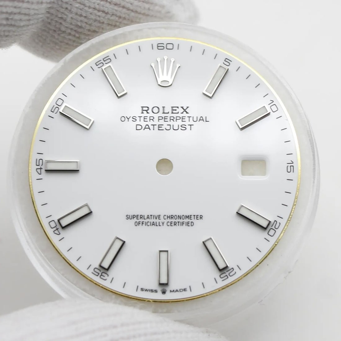 Rolex Datejust White Dial with Stick Markers 126334 126300: Rolex Datejust White Dial with Stick Markers 126334 126300 Enhance your Rolex Datejust with this elegant pre-owned white watch dial featuring stick markers. Designed for compatibility with Rolex model
