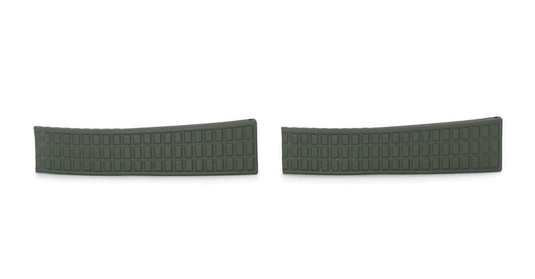 Patek Philippe 19mm Green Rubber Wristwatch Band: Patek Philippe 19mm Green Rubber Wristwatch Band Pre-owned wristwatch band in green rubber, made in Switzerland. The strap has a 19 mm band width and measures 19 x 16 mm, with a length of 75 x 75 mm. 