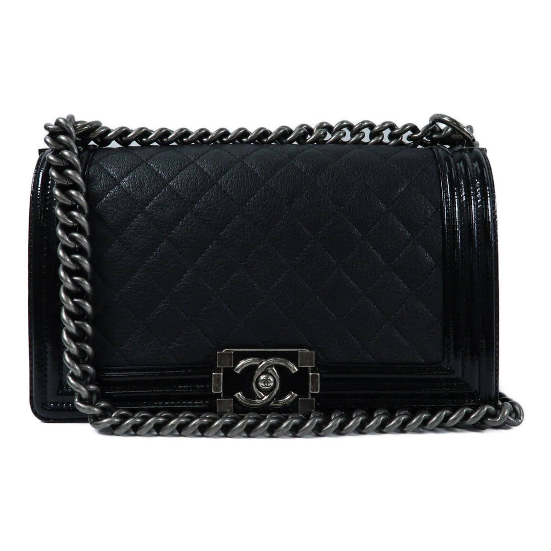 CHANEL A67086 Boy 25 Shoulder Bag Black Calfskin Chain Strap: CHANEL A67086 Boy 25 Shoulder Bag Black Calfskin Chain Strap A CHANEL CC Boy 25 Chain Shoulder Bag in black calfskin leather, model A67086. This shoulder bag features a flap pocket and comes with a ho
