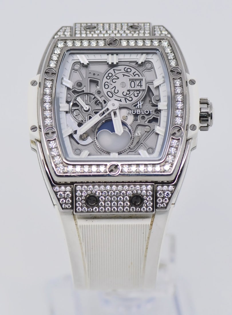 Hublot Spirit of Big Bang Diamond Titanium Watch 42mm Ref 647.NE.2070.RW.1604: Hublot Spirit of Big Bang Diamond Titanium Watch 42mm Ref 647.NE.2070.RW.1604 Experience luxury with the Hublot Spirit of Big Bang Diamond Titanium Watch. This elegant wristwatch features a robust 42 