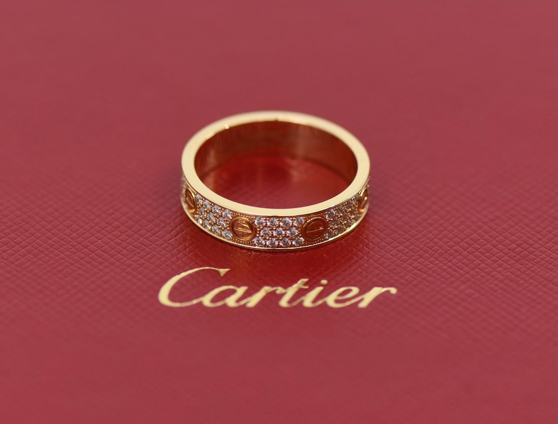 Cartier Love Ring 18K Yellow Gold Diamond Size 55 Authentic: Cartier Love Ring 18K Yellow Gold Diamond Size 55 Authentic This exquisite Cartier Love Ring showcases a stunning design crafted from 18K yellow gold, embodying the theme of love. The ring features a 