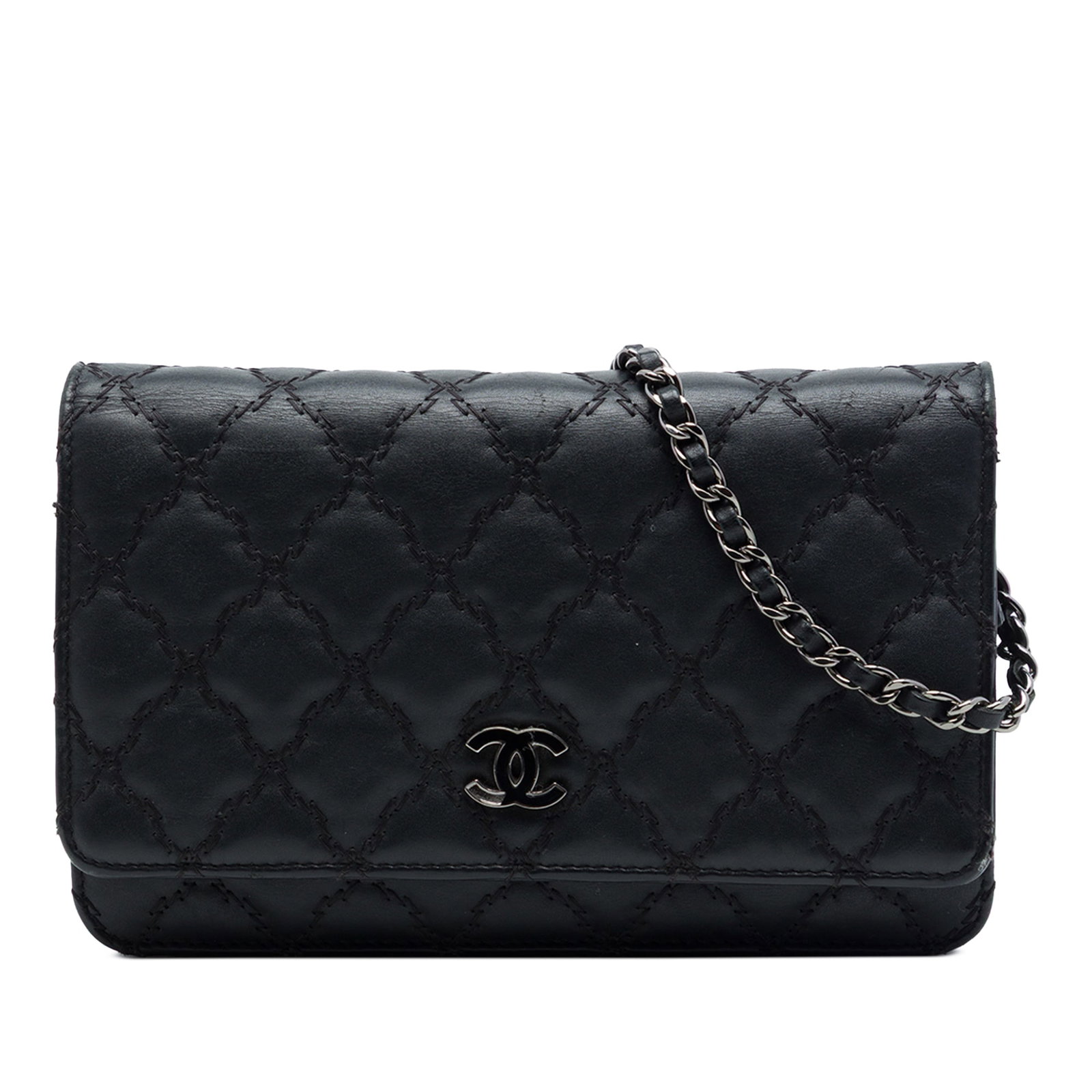 Chanel Hamptons Wallet On Chain Black Quilted Calfskin CC Double Stitch: Chanel Hamptons Wallet On Chain Black Quilted Calfskin CC Double Stitch Chanel CC Quilted Calfskin Double Stitch Hamptons Wallet On Chain in black leather, made in Italy. This wallet features a quilte