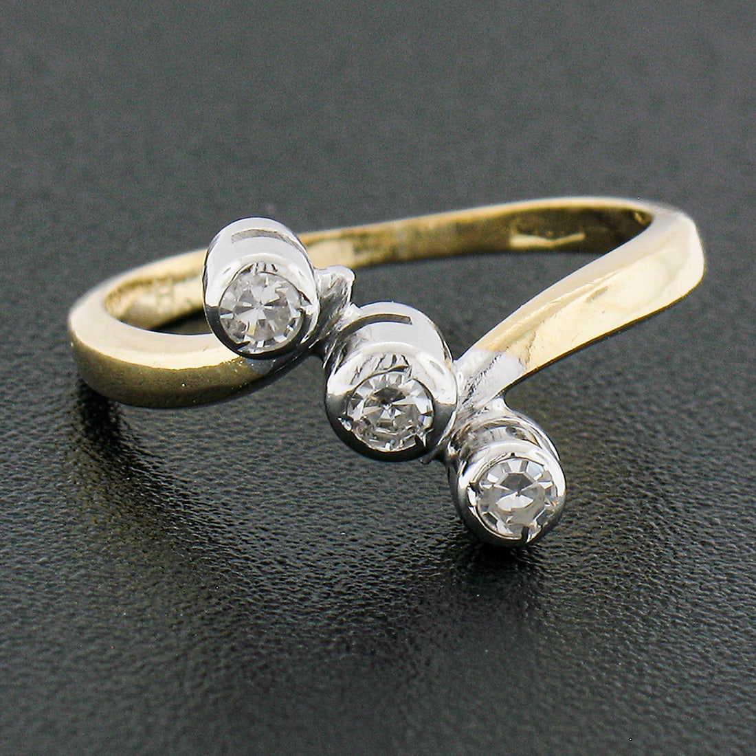 18K Two Tone Diamond Diagonal Bezel Ring 3 Stone Estate: 18K Two Tone Diamond Diagonal Bezel Ring 3 Stone Estate This estate ring is crafted from solid 18K yellow gold with a white gold top, featuring a two-tone design. The ring showcases three natural old 