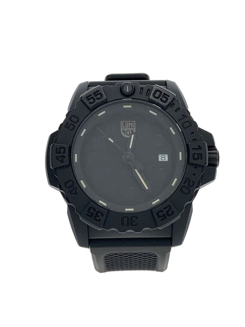LUMINOX 3501.BO Navy Seal 3500 Blackout Quartz Wristwatch: LUMINOX 3501.BO Navy Seal 3500 Blackout Quartz Wristwatch LUMINOX Navy Seal 3500 Series Blackout Quartz men's wristwatch, Swiss origin. This pre-owned watch is in used B condition with slight signs of