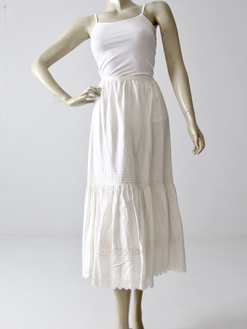 Late Victorian Cotton Petticoat Skirt with Lace and Embroidery: Late Victorian Cotton Petticoat Skirt with Lace and Embroidery Explore the elegance of this late Victorian era petticoat, crafted from white cotton. This exquisite skirt features intricate pin tuck pl