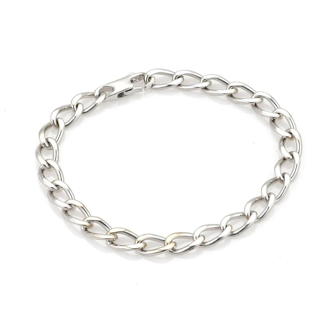 Chanel 18k White Gold Curb Link Chain Bracelet 5.5mm Authentic: Chanel 18k White Gold Curb Link Chain Bracelet 5.5mm Authentic This exquisite chain bracelet from Chanel is expertly crafted from 18k white gold, featuring a high-polished finish that enhances its lux