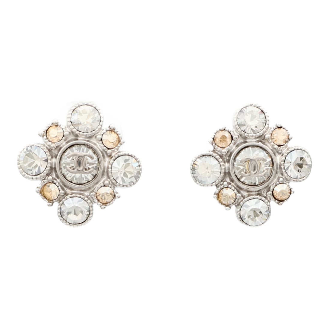 CHANEL CC Metal Earrings Silver Tone with Storage Box: CHANEL CC Metal Earrings Silver Tone with Storage Box CHANEL CC earrings in silver-tone metal, presented in very good AB condition. The listing includes a storage box and notes the date code A12V. Siz