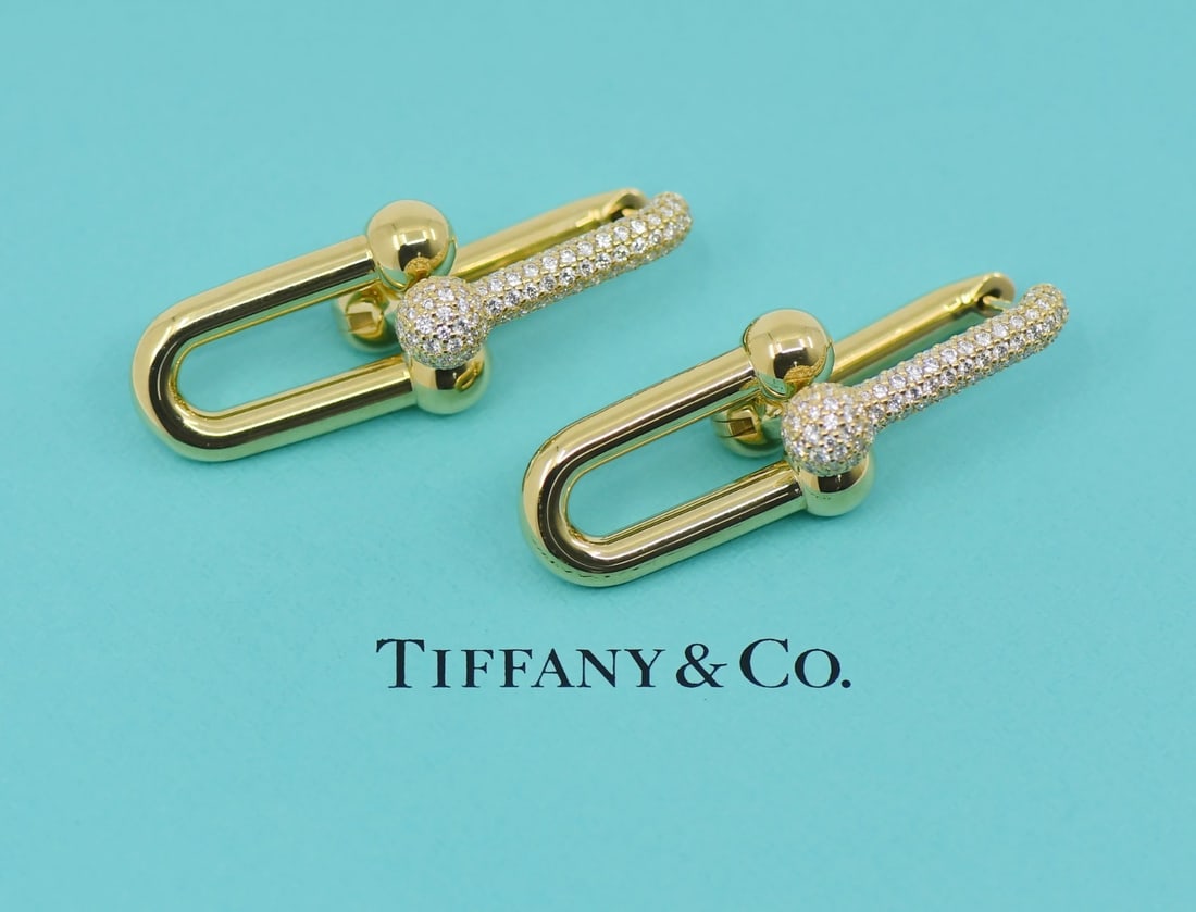 Tiffany and Co Tiffany HardWear Diamond 18K Yellow Gold Drop Earrings: Tiffany and Co Tiffany HardWear Diamond 18K Yellow Gold Drop Earrings Tiffany & Co. HardWear diamond earrings in 18K yellow gold, designed in a dangle/drop style. The earrings are pre-owned and were m