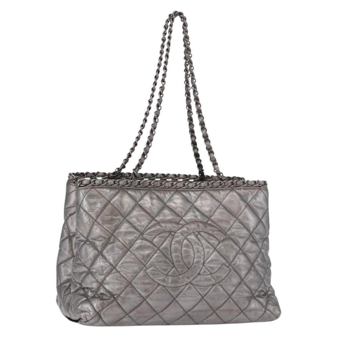 CHANEL Matelasse Leather Shoulder Bag in Silver with CC Chain: CHANEL Matelasse Leather Shoulder Bag in Silver with CC Chain CHANEL Matelasse Chain Me shoulder bag in leather with a silver exterior. Made in Italy, this women's shoulder bag features a shoulder str