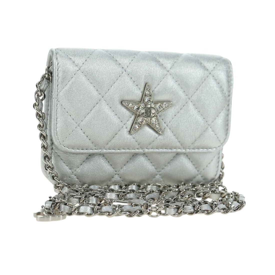 CHANEL Leather Shoulder Bag Silver Chain Strap with Box: CHANEL Leather Shoulder Bag Silver Chain Strap with Box Compact Chanel shoulder bag in silver leather with a chain strap. This women's bag includes the item box and is made in Italy. Condition is rate