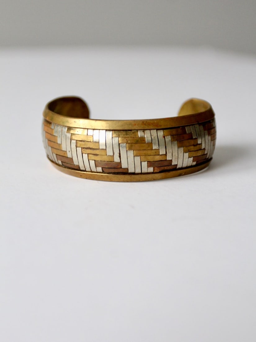 Vintage Geometric Cuff Bracelet in Silver and Brass Tones: Vintage Geometric Cuff Bracelet in Silver and Brass Tones This vintage cuff bracelet features a unique geometric quilted patchwork pattern crafted from silver and brass tones, giving it an elegant and