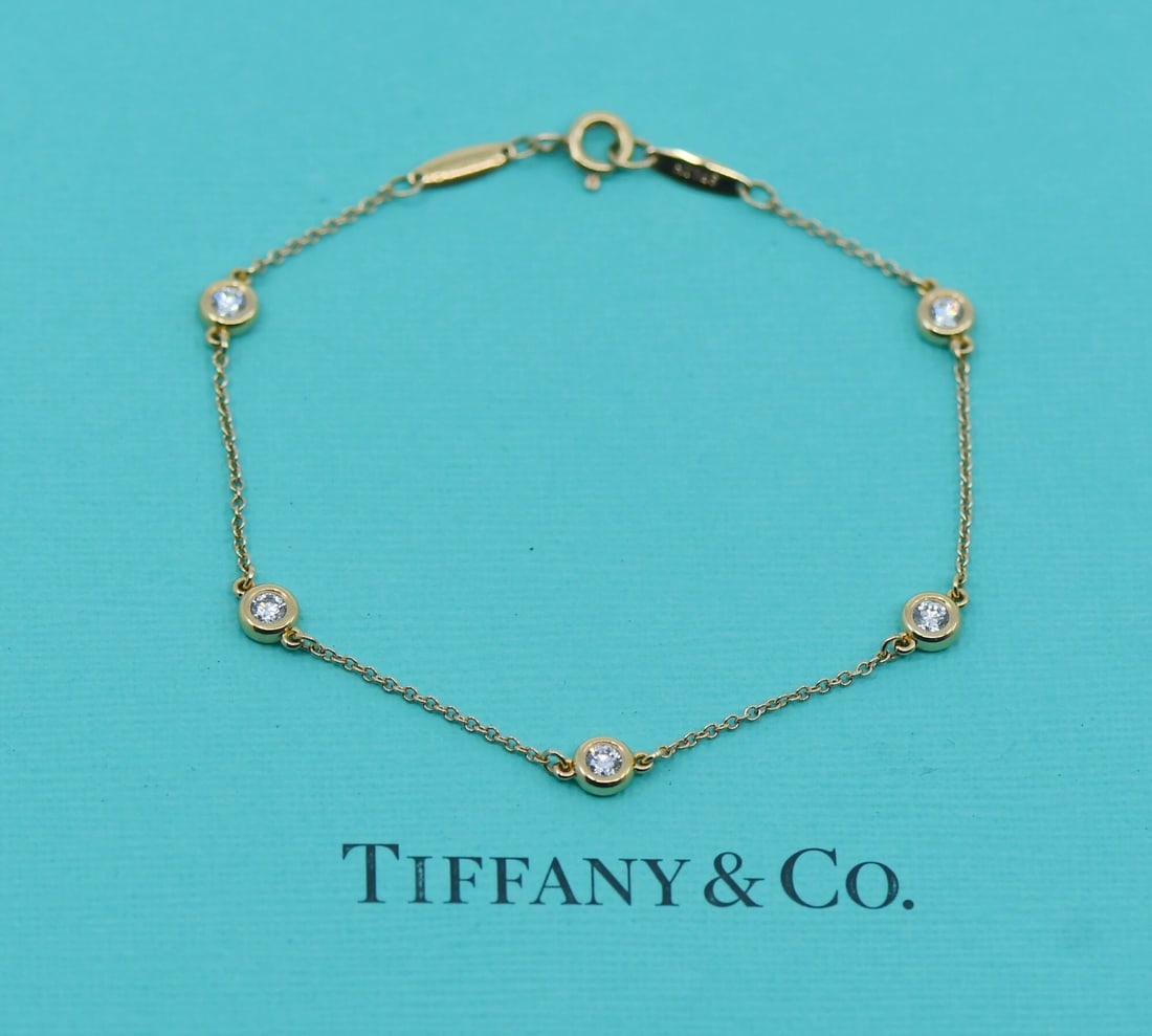 Tiffany & Co Elsa Peretti 18K Rose Gold Diamond Bracelet 0.35 CTW: Tiffany & Co Elsa Peretti 18K Rose Gold Diamond Bracelet 0.35 CTW This stunning Tiffany & Co. Elsa Peretti Diamonds By Yard bracelet showcases a beautiful chain design crafted in luxurious 18K rose go