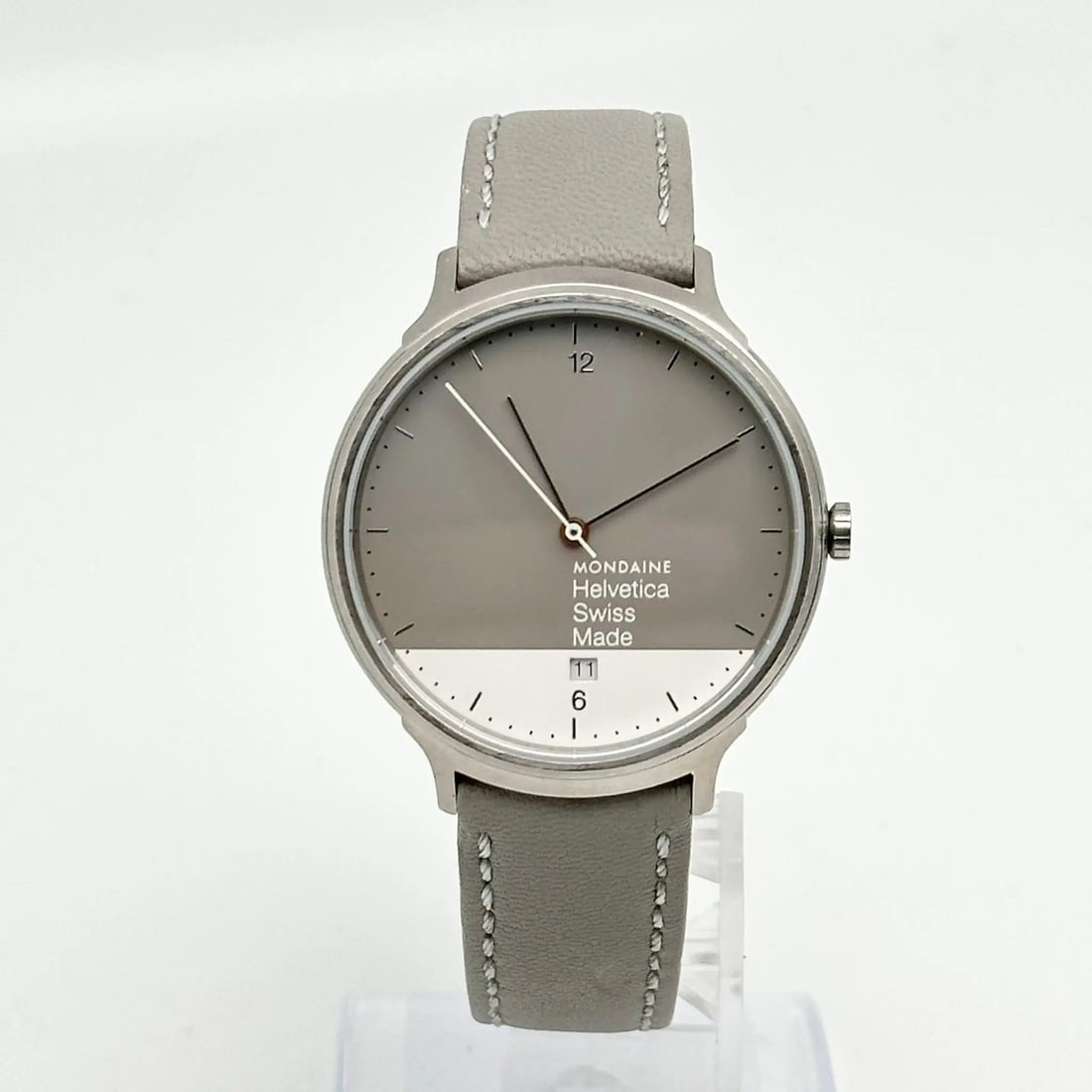 Mondaine Helvetica 1 Light 38mm Gray-White Dial Unisex Watch with Box and Papers: Mondaine Helvetica 1 Light 38mm Gray-White Dial Unisex Watch with Box and Papers Discover the Mondaine Helvetica 1 Light, a stylish unisex wristwatch that merges Swiss precision with casual elegance. 