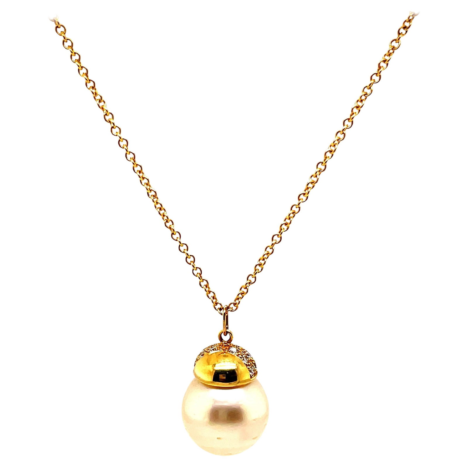 Elegant 18k Yellow Gold Pearl Diamond Pendant Necklace: Elegant 18k Yellow Gold Pearl Diamond Pendant Necklace This stunning pendant necklace features a classic design, showcasing a beautiful white pearl elegantly complemented by approximately 0.25 carats 