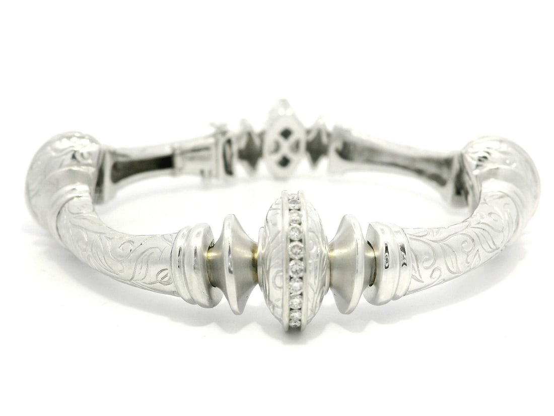SeidenGang 18k White Gold 0.60ctw Diamond Link Bracelet: SeidenGang 18k White Gold 0.60ctw Diamond Link Bracelet This exquisite bracelet features a stunning design crafted from solid 18k white gold, showcasing a total carat weight of approximately 0.60ctw o