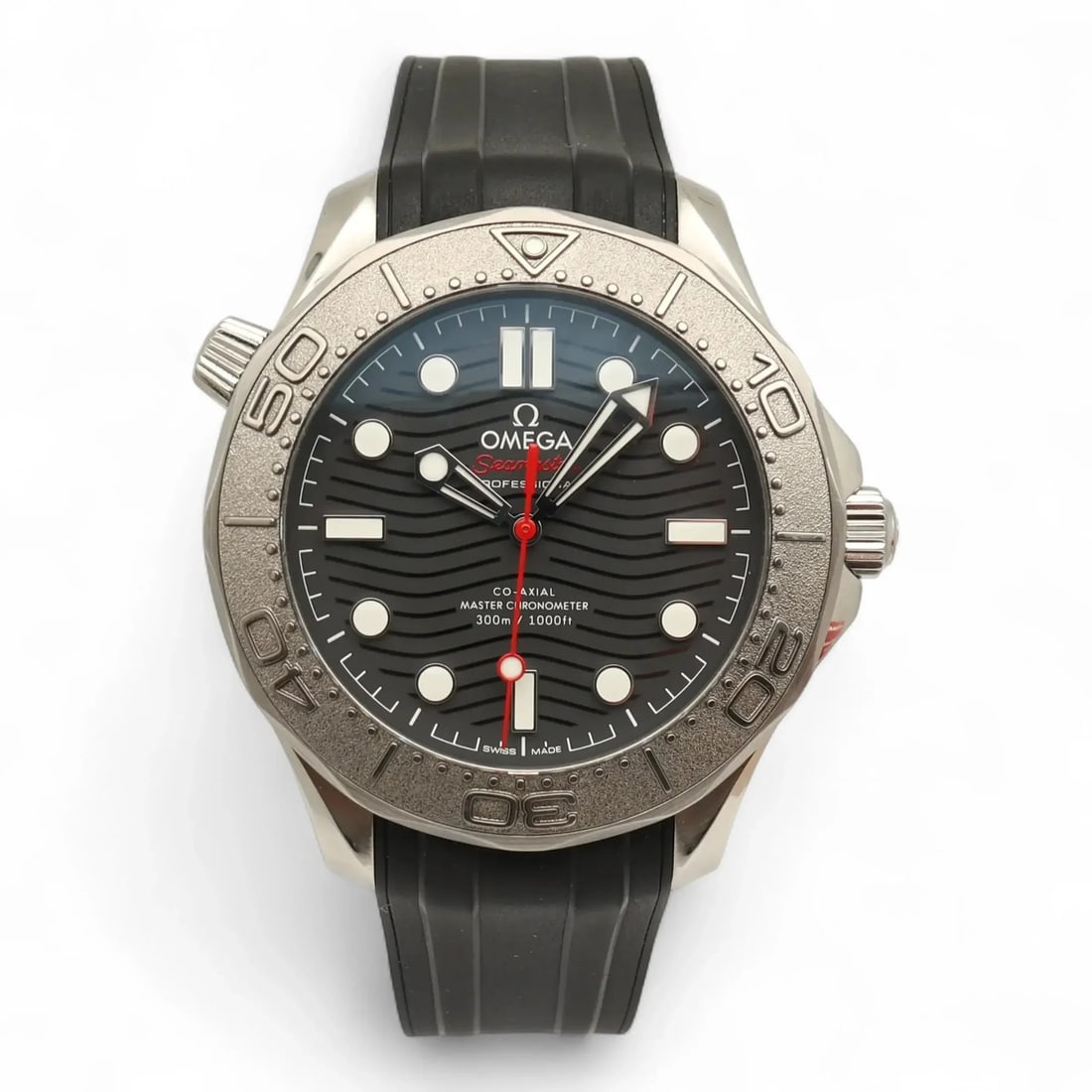 OMEGA 210.32.42.20.01.002 Seamaster Diver men's 42 mm steel watch: OMEGA 210.32.42.20.01.002 Seamaster Diver men's 42 mm steel watch Pre-owned Omega Seamaster Diver 300M Nekton Edition wristwatch in excellent condition with light signs of wear. This men's sport watch