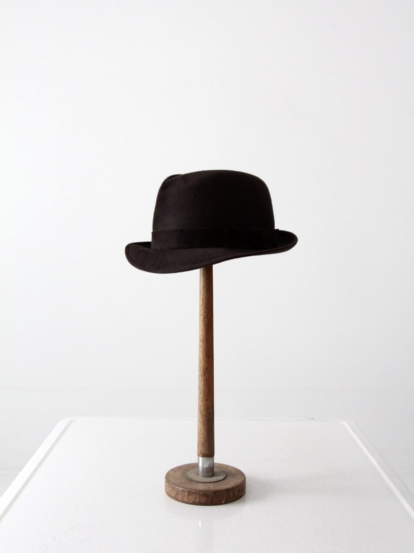 Vintage Knox Foxhound Fedora Brown Felt 1940s Classic Hat: Vintage Knox Foxhound Fedora Brown Felt 1940s Classic Hat Discover a timeless piece of fashion history with this Vintage Knox Foxhound Fedora, dating back to the late 1940s to 1950s. This classic brow