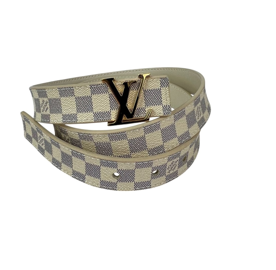 Louis Vuitton Damier Azur Reversible Leather Belt 80 32: Louis Vuitton Damier Azur Reversible Leather Belt 80 32 This Louis Vuitton LV Initiales 25mm reversible belt features the iconic Damier Azur pattern in white leather. Designed for women, it offers an 
