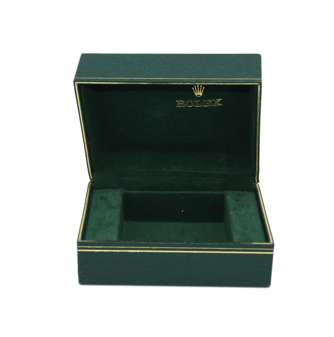 Rolex Single Watch Presentation Box Green Switzerland: Rolex Single Watch Presentation Box Green Switzerland Pre-owned Rolex presentation box in green. This single watch box is made in Switzerland and shows wear, including a missing insert and hinge damag