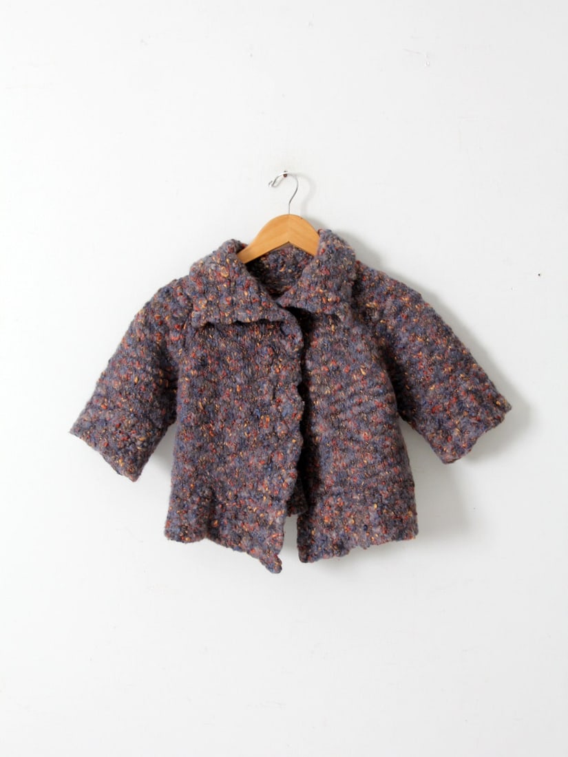 Charming Vintage Short Sleeve Wool Cardigan in Purple Blue Tan: Charming Vintage Short Sleeve Wool Cardigan in Purple Blue Tan Discover this charming vintage crop wool cardigan, perfect for those who appreciate a unique style. This short sleeve sweater features a 