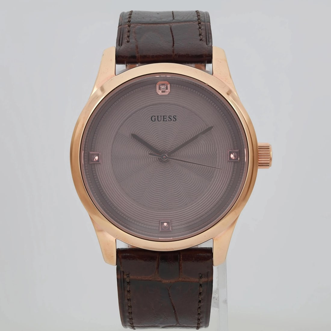 GUESS Rose Gold Gray Dial Men's Watch with Brown Leather Strap U0539G2: GUESS Rose Gold Gray Dial Men's Watch with Brown Leather Strap U0539G2 This stylish Guess men's wristwatch combines a rose gold-tone case with a sophisticated gray dial. Ideal for casual wear, it feat