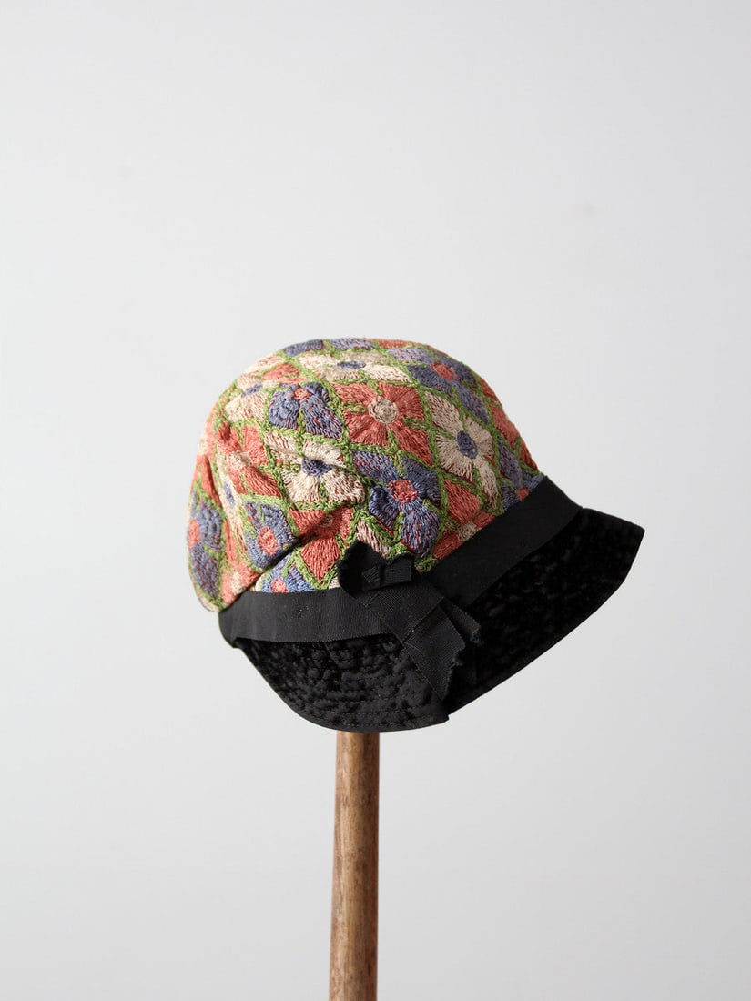 1920s Vintage Black Velvet Flapper Cloche Hat with Embroidery (1 of 5)