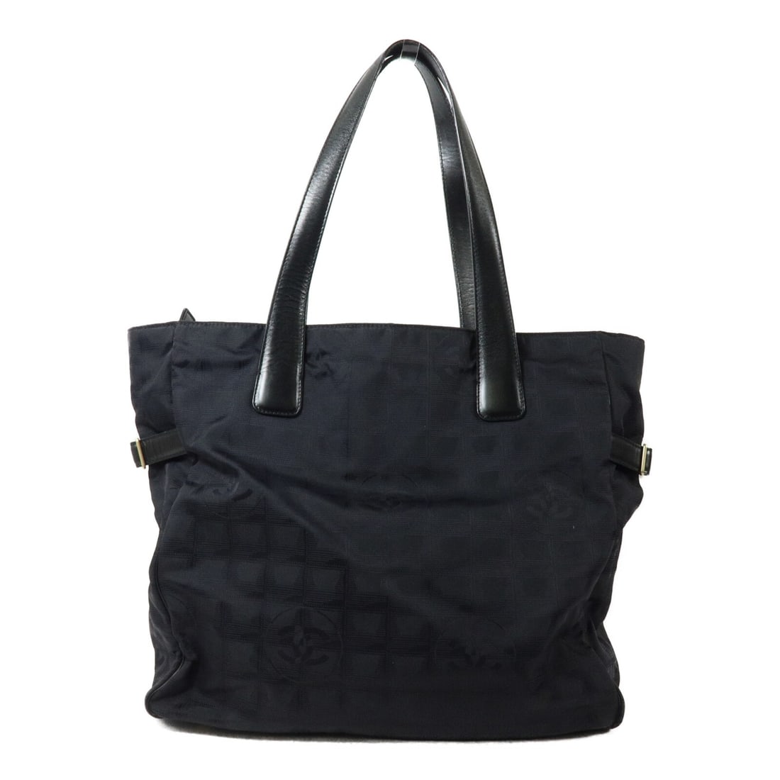 CHANEL CC Tote Bag Black Nylon Gold Tone Hardware: CHANEL CC Tote Bag Black Nylon Gold Tone Hardware CHANEL CC GHW tote bag in black nylon, made in France. Designed for women, this regular-size tote features a black exterior and frame color, with a ha
