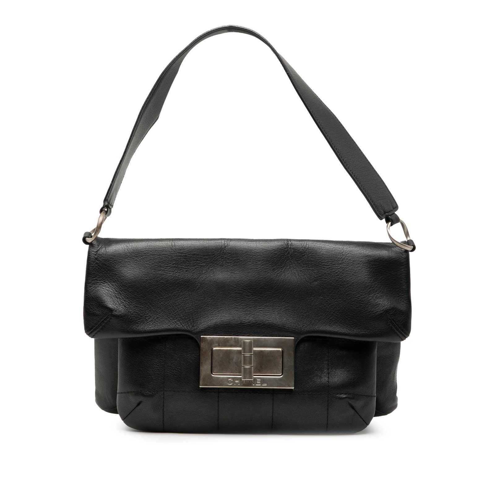 Chanel 2.55 Chocolate Bar lambskin flap shoulder bag: Chanel 2.55 Chocolate Bar lambskin flap shoulder bag This Chanel Chocolate Bar Lambskin Reissue 2.55 Shoulder Bag is crafted from black lambskin leather and features a flat leather shoulder strap, a f